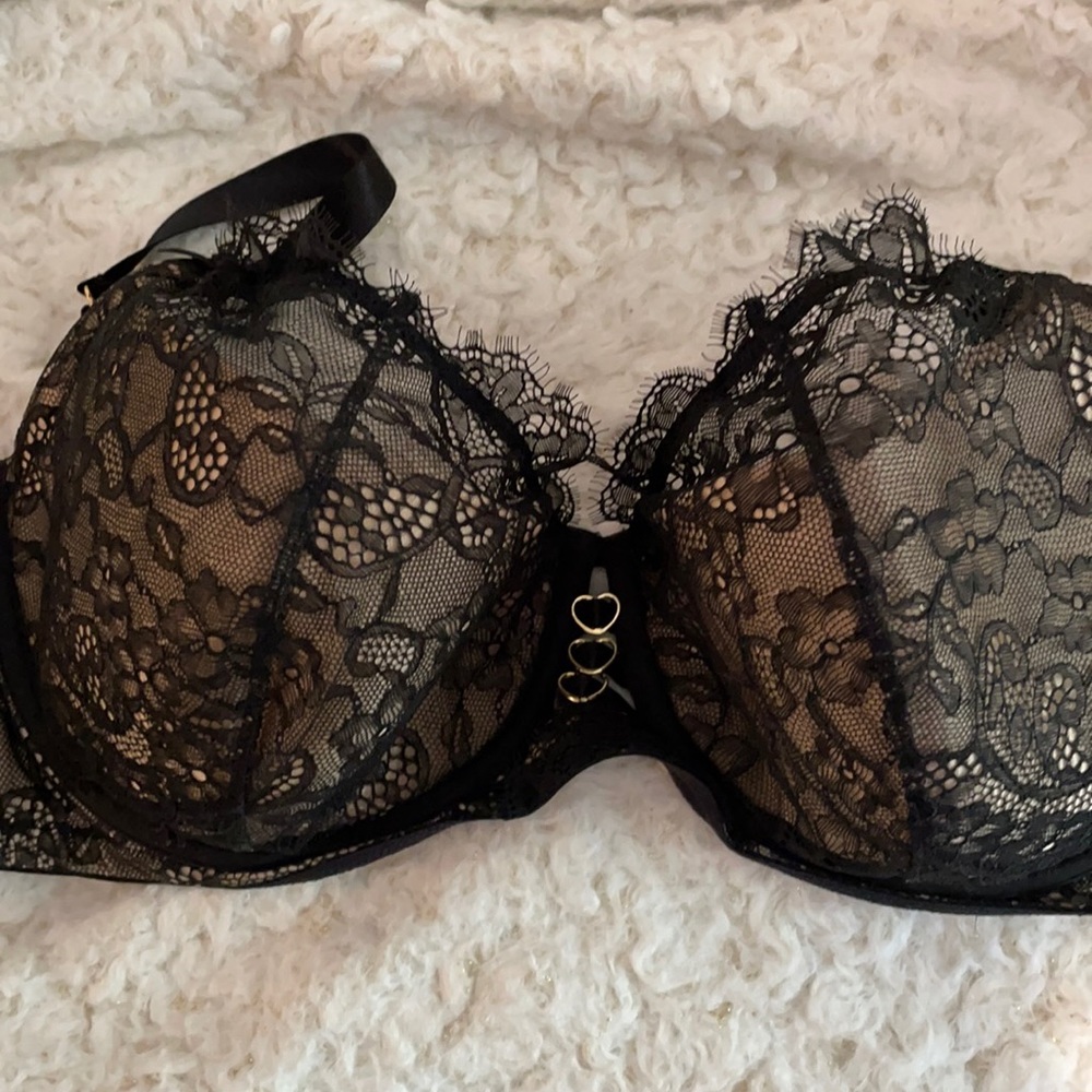 Sexy and supportive Cacique 44DD lace overlay bra